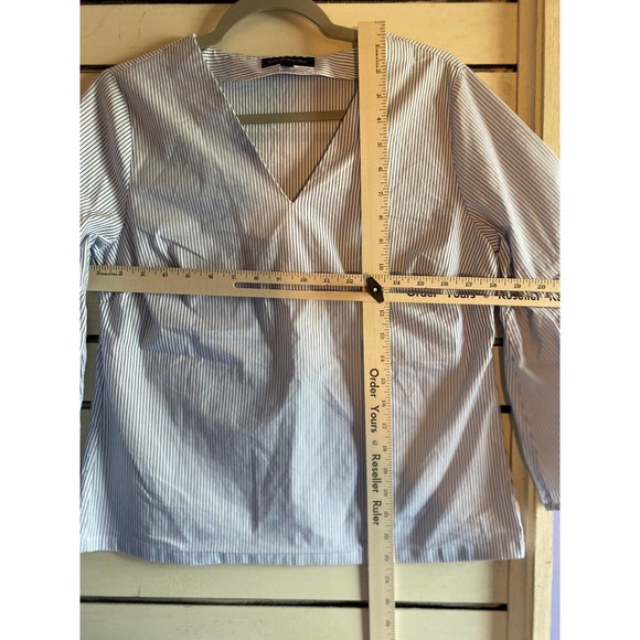 Banana Republic women’s blouse size Small v neck bell sleeves pinstripe light wt - Picture 4 of 6